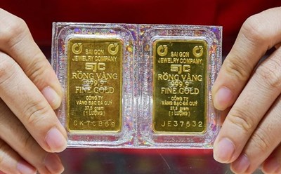 Giá vàng hôm nay (8-9): Neo ở đỉnh dốc